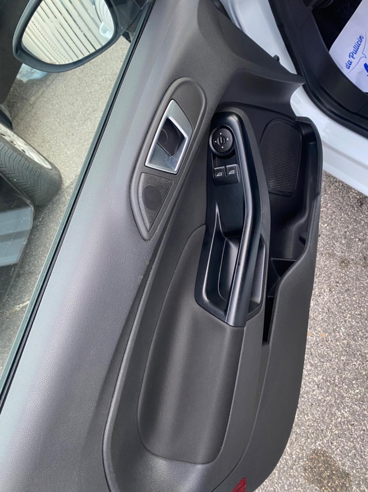 Ford Fiesta 1.5 TDCi 75CV 5 porte Titanium