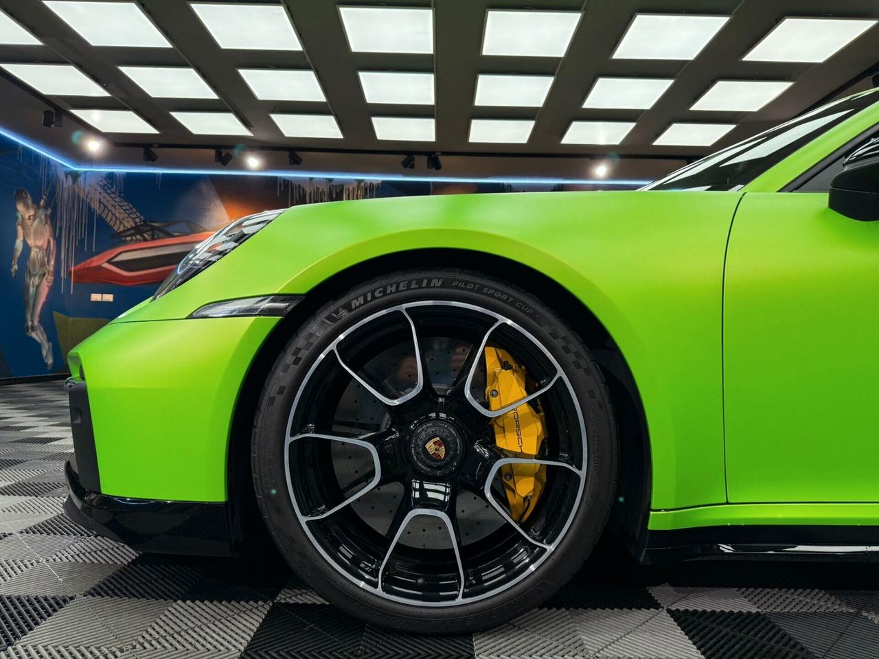 Porsche 911 Turbo S Cabriolet (925) Auto Pellicolata verde