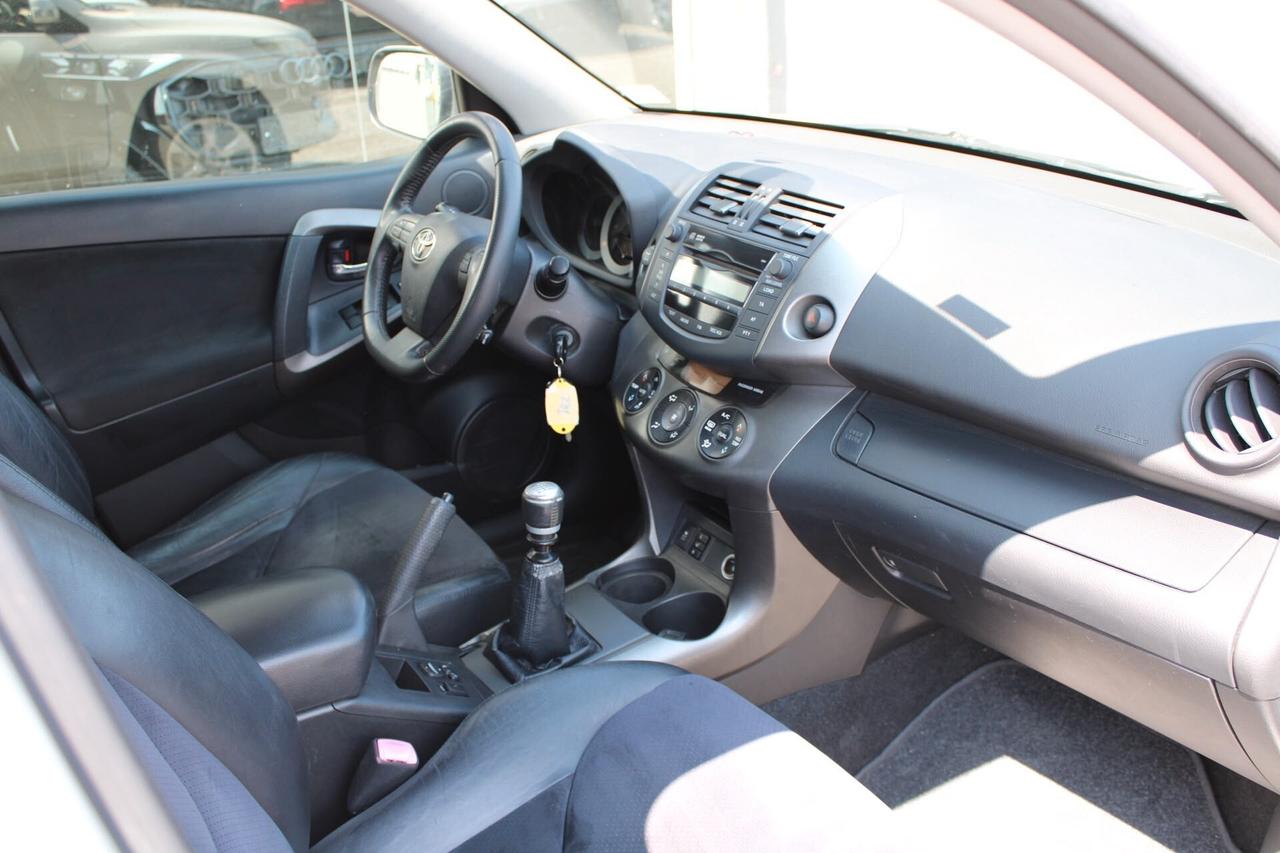Toyota RAV 4 RAV4 2.2 D-4D 150 CV DPF Luxury