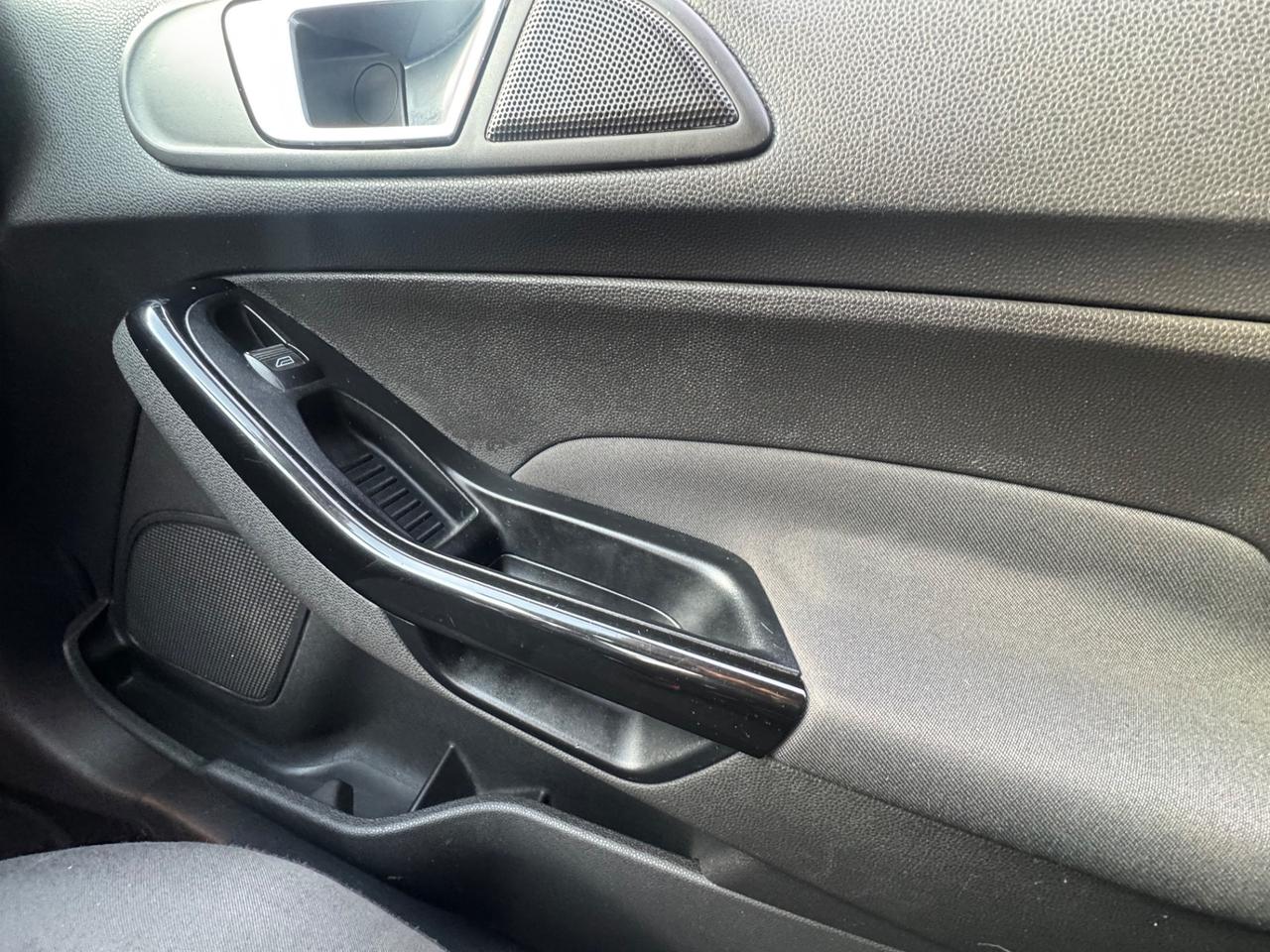 Ford Fiesta 1.5 TDCi 75CV 5 porte Titanium