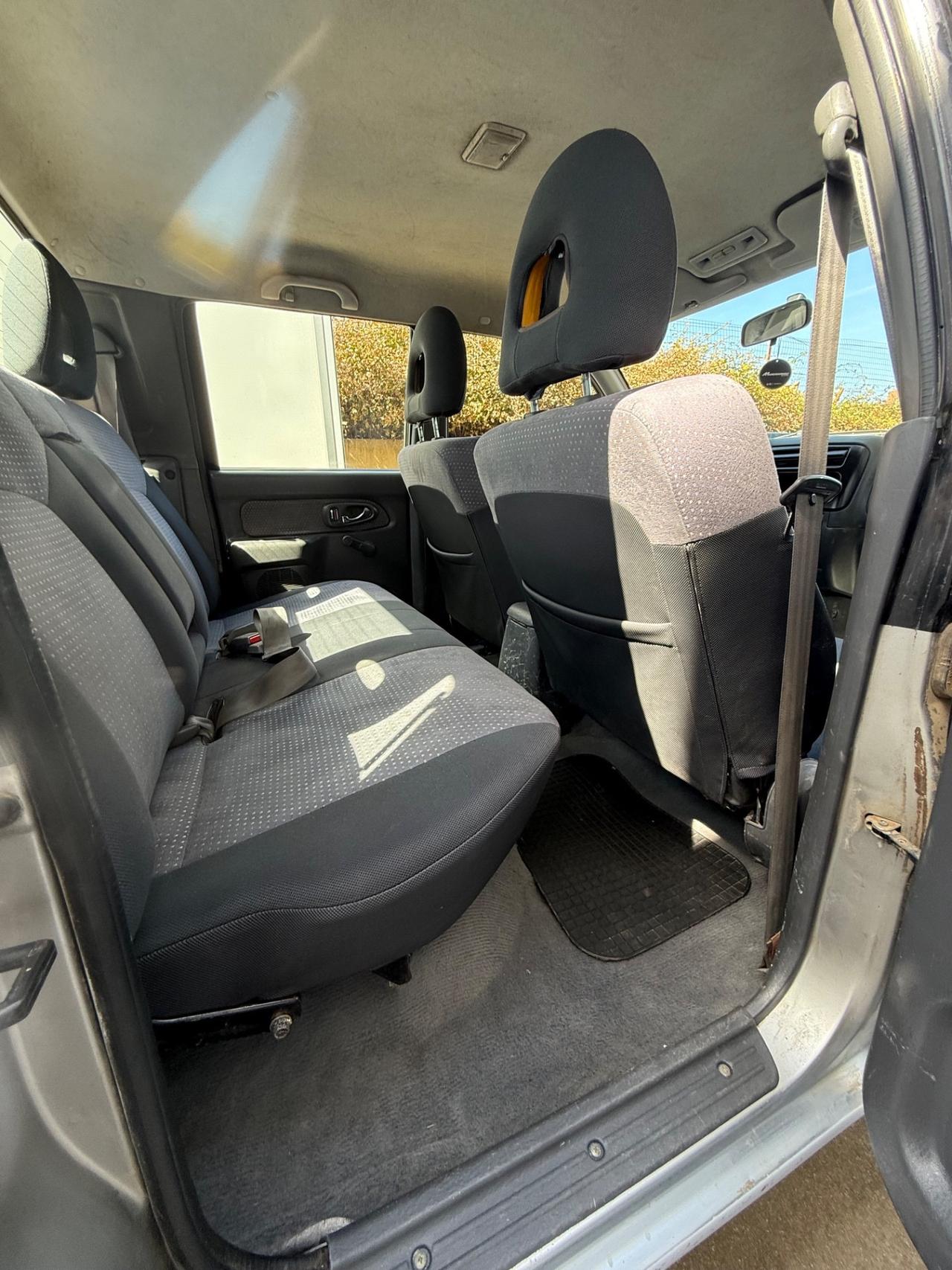 Mitsubishi L200 2.5 TDI 4WD Club Cab Pick-up GLS
