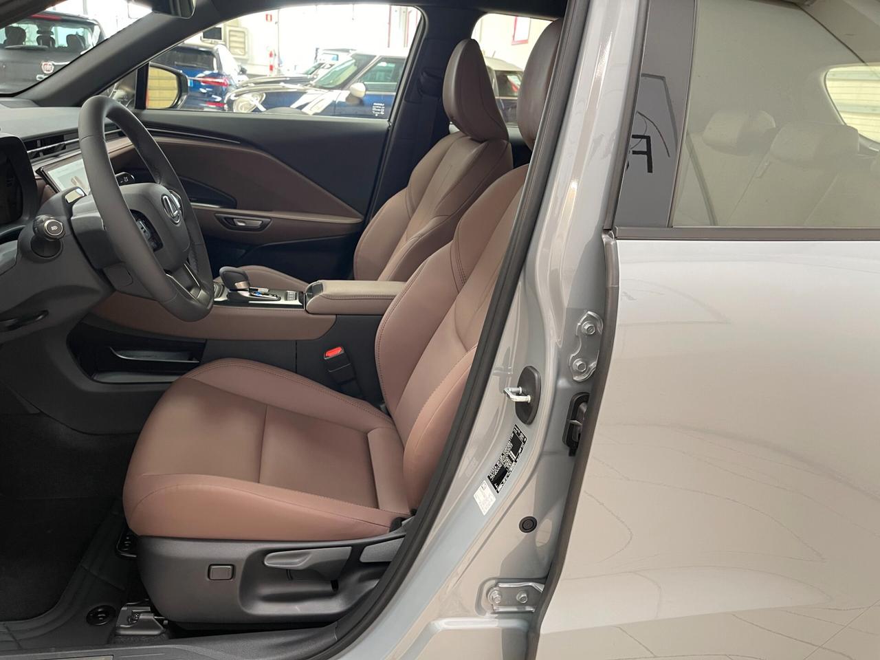 Lexus LBX Elegant hybrid 1.5 2wd e-cvt-Ok Neopat-LEGGI SOTTO