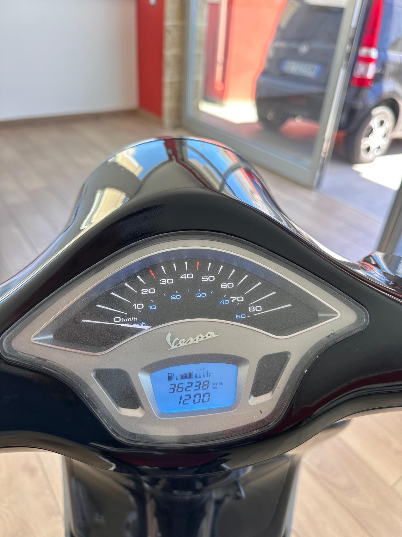 Piaggio Vespa 50 Primavera-BLACK&RED