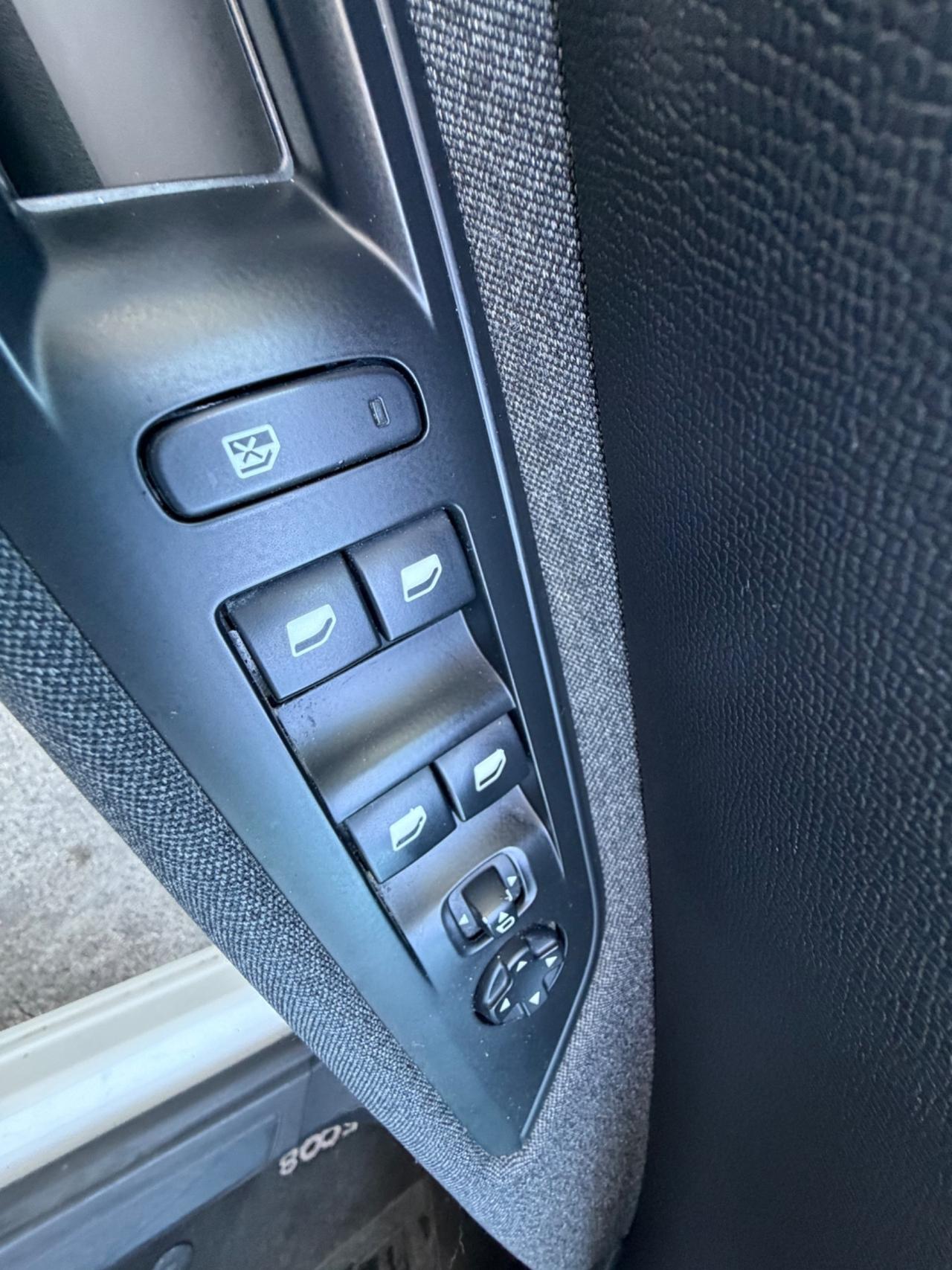 Peugeot 5008 BlueHDi 130 EAT8 Business 7 posti