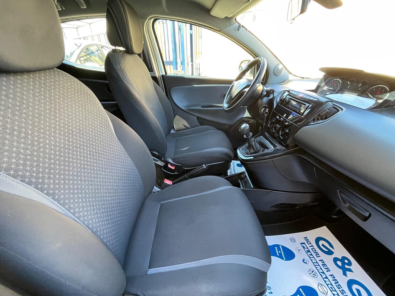 Lancia Ypsilon 1.2 69 CV 5 porte Gold