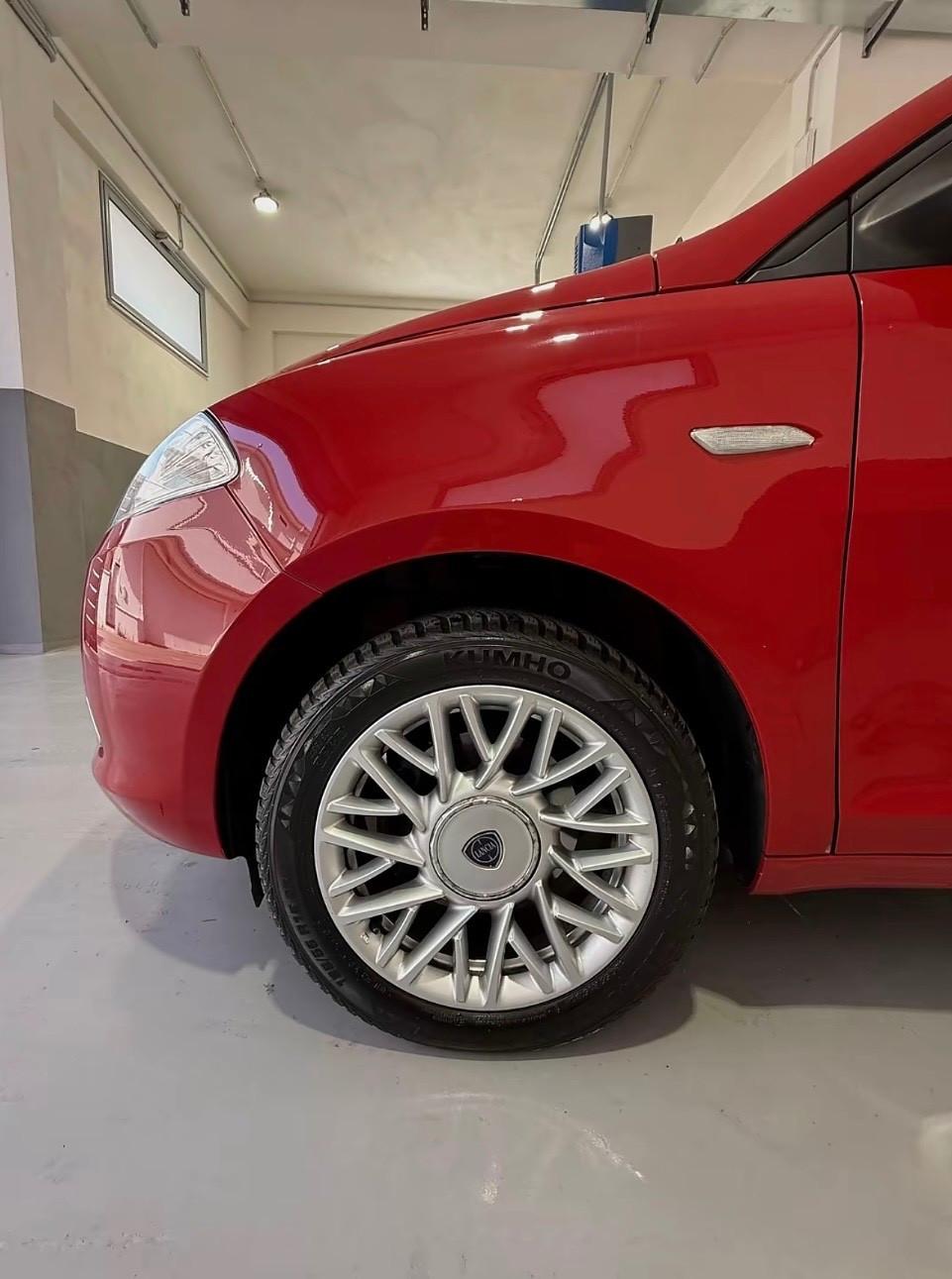 Lancia Ypsilon
