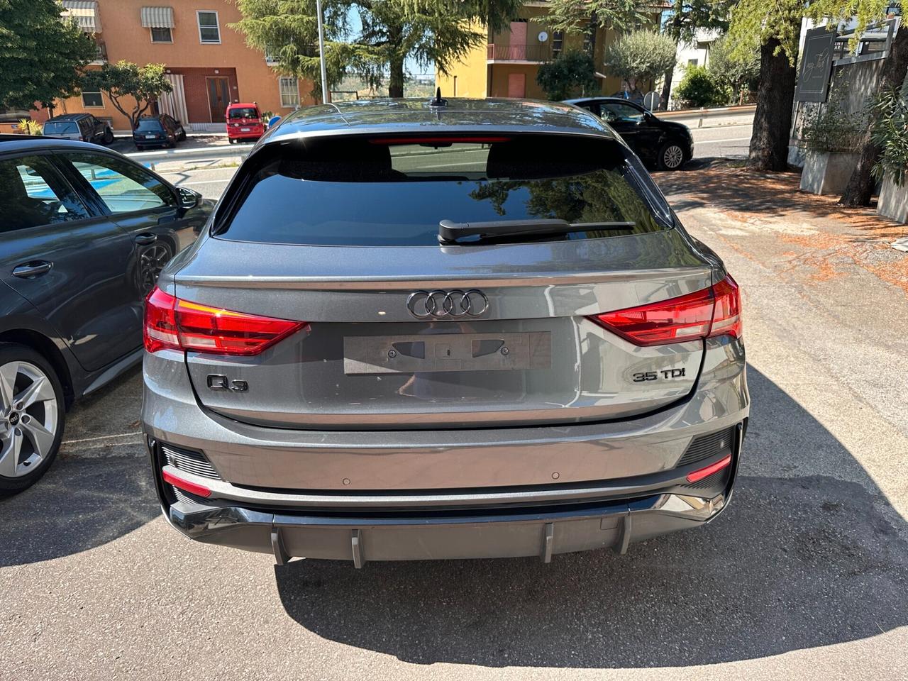 Audi Q3 SPORTBACK 35 TDI S tronic S line Edition / PELLE / R19