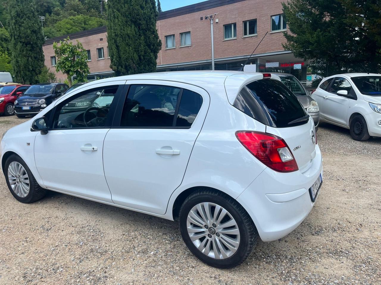 Opel Corsa 1.2 5 porte Sport