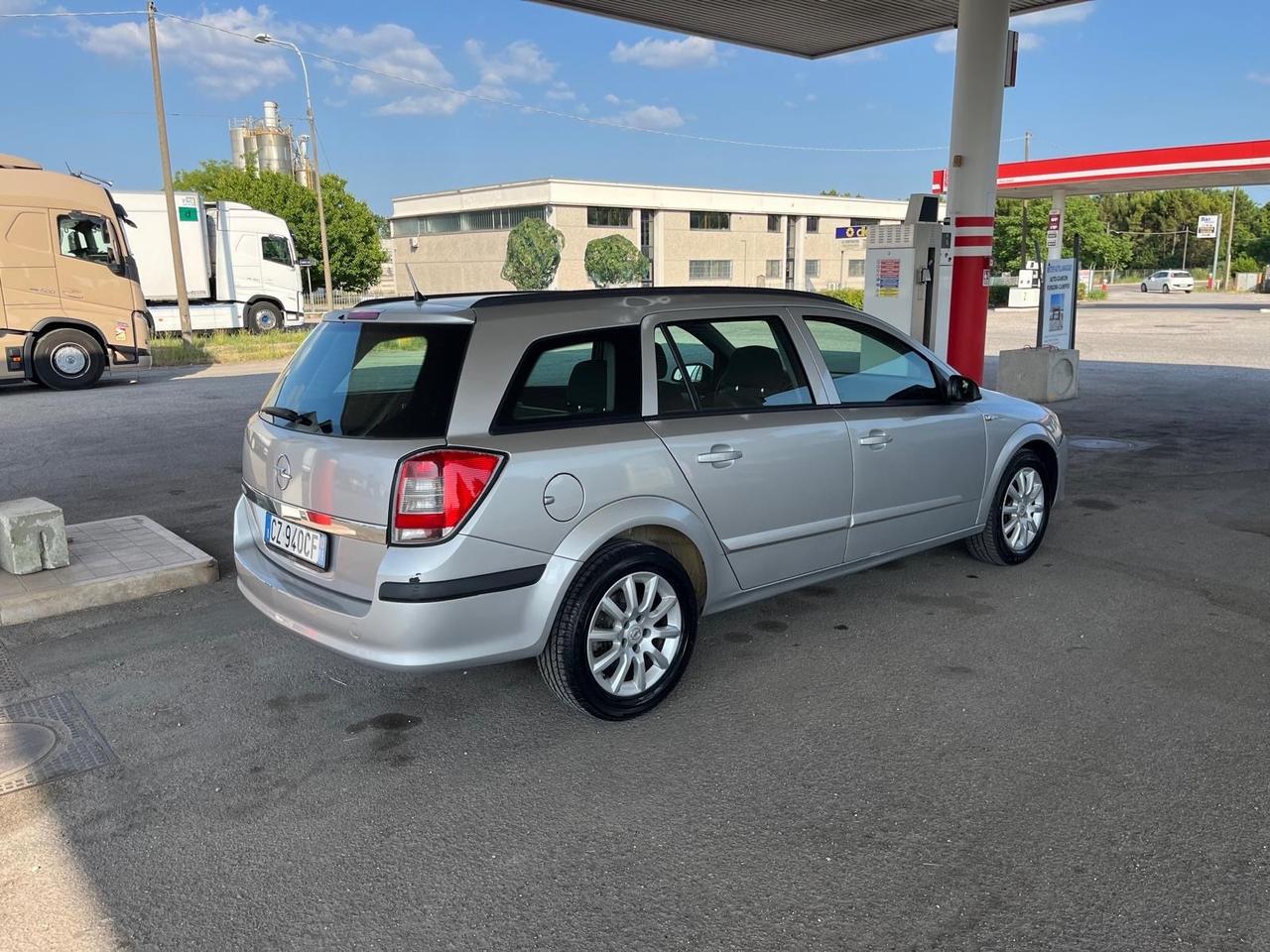 Opel Astra 1.4 16V Twinport 5 porte Enjoy