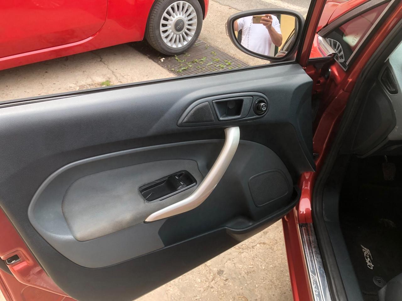 Ford Fiesta 1.4 5 porte Bz.- GPL Titanium