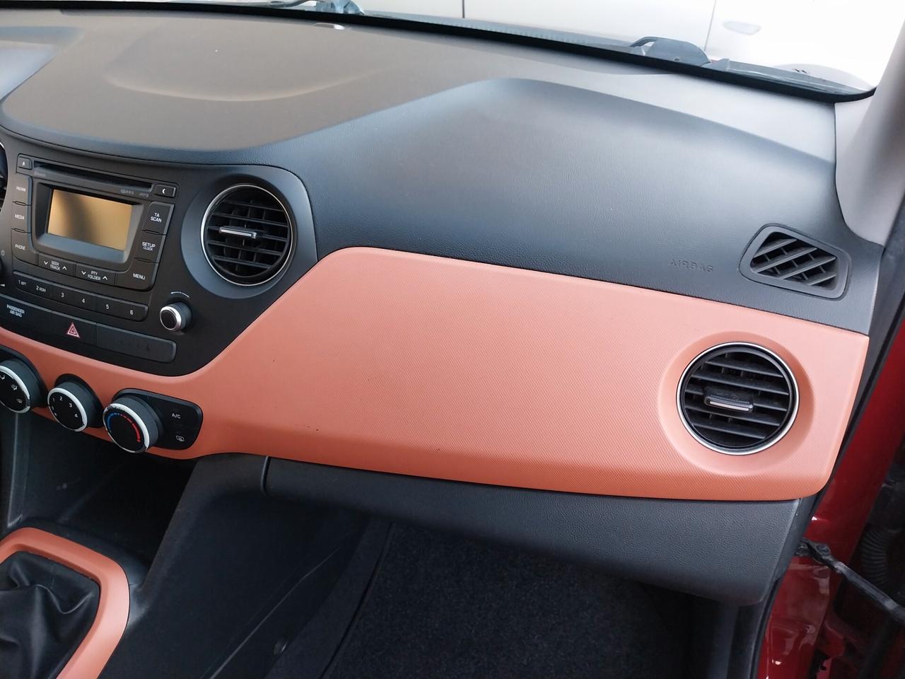 HYUNDAI I10 1.0 BENZINA 52.000 KM 2015