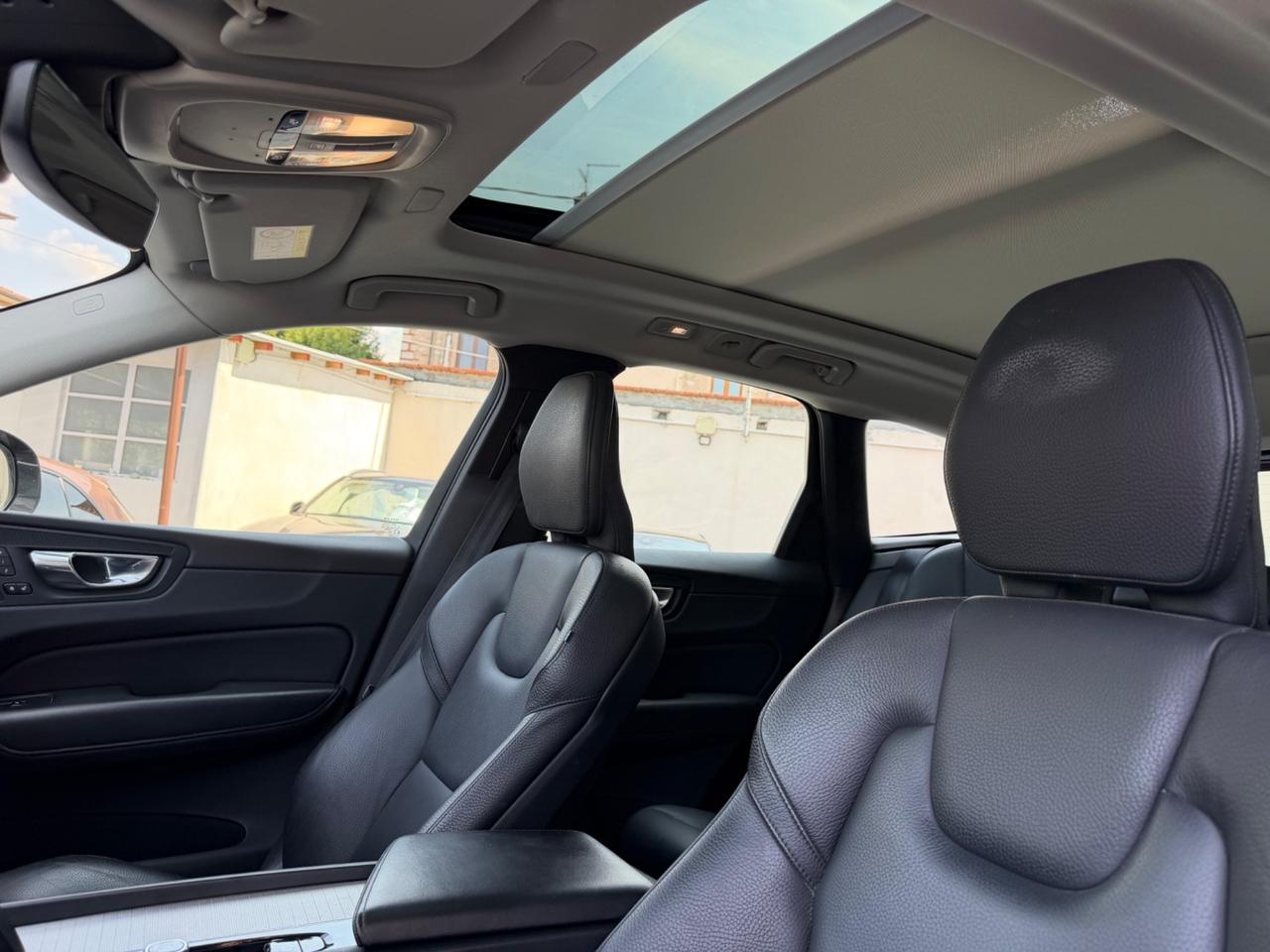 Volvo XC 60 XC60 B4 (d) automatico Plus Dark