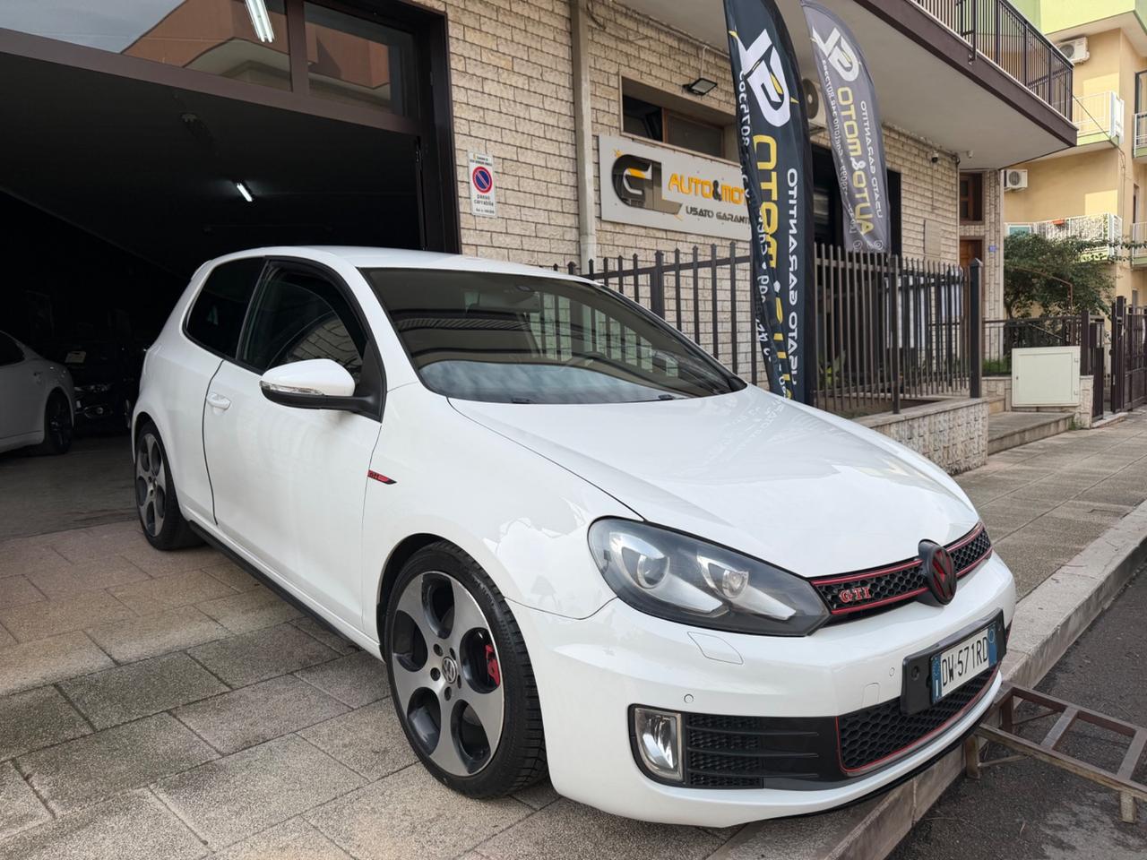 Volkswagen Golf GTI 2.0 TSI DSG 3p.