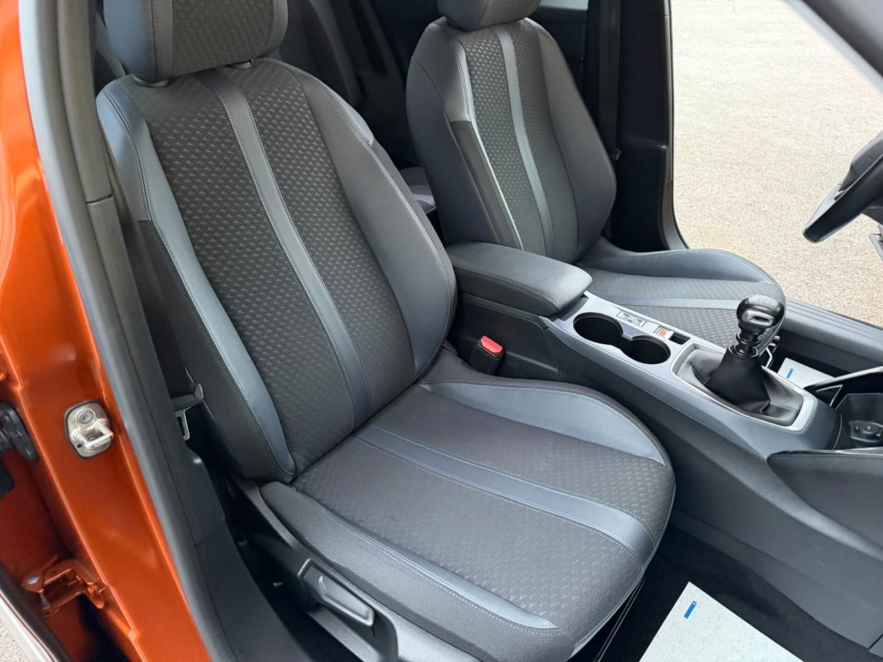 Peugeot 2008 PureTech 100 S&S Allure Navi Pack
