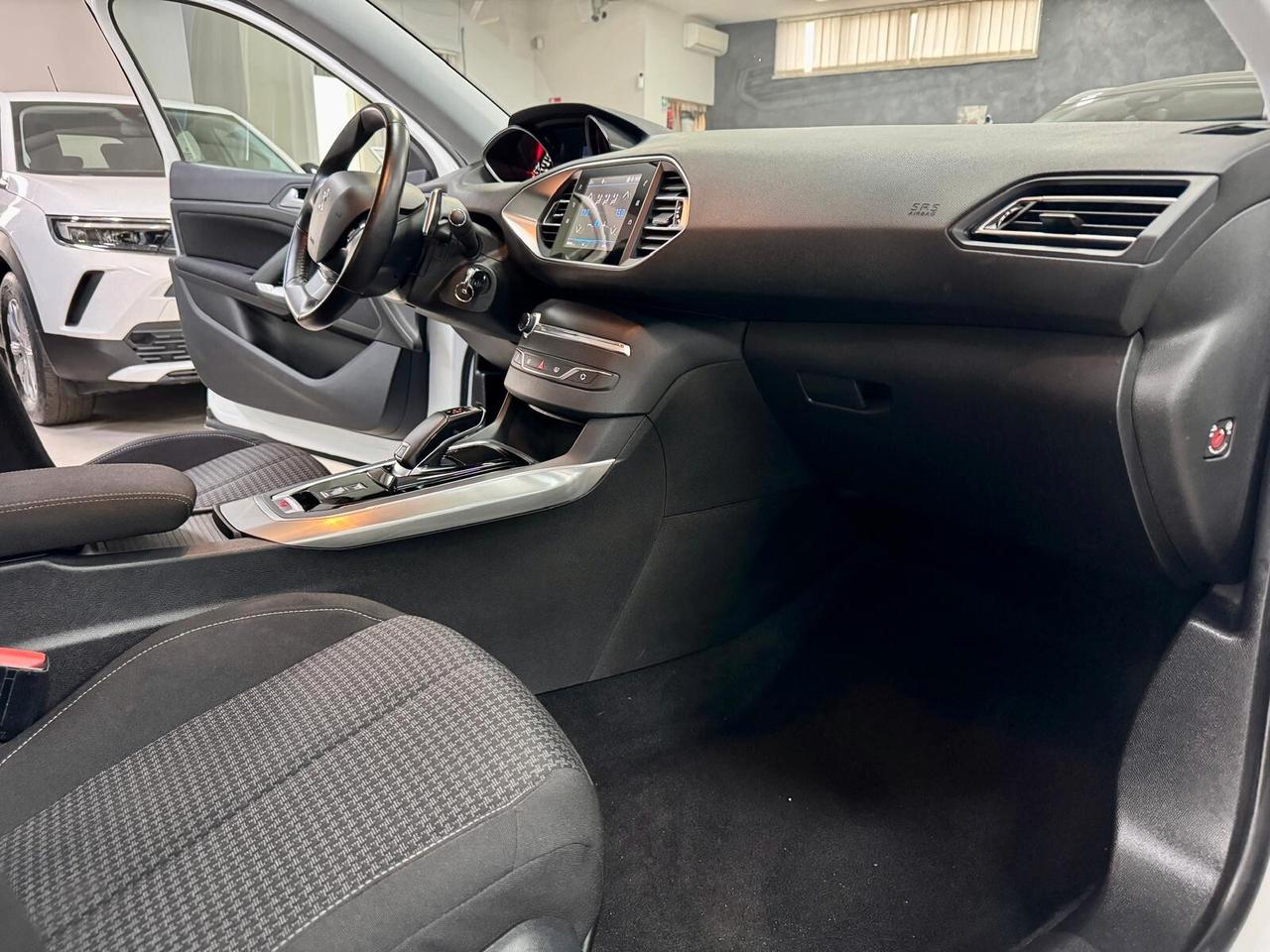 Peugeot 308 1.5 BlueHDi 130cv EAT8 Business 2021