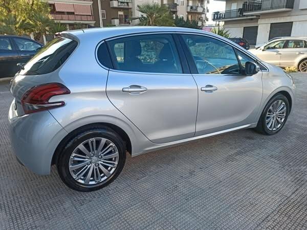 Peugeot 208 PureTech 82 5 porte Allure