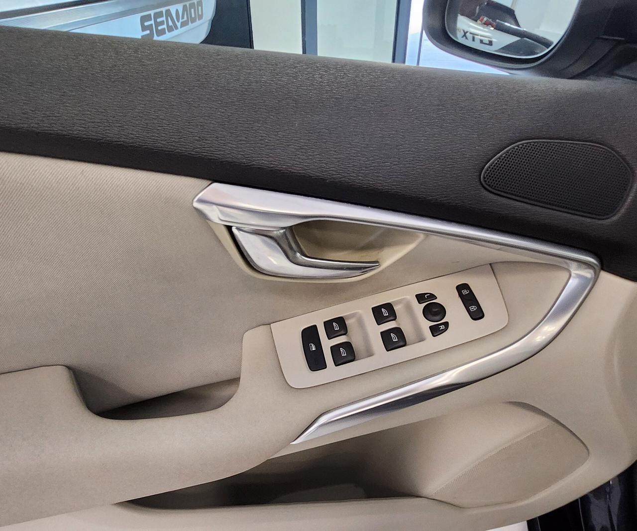 Volvo V40 D4 Geartronic R-design Kinetic