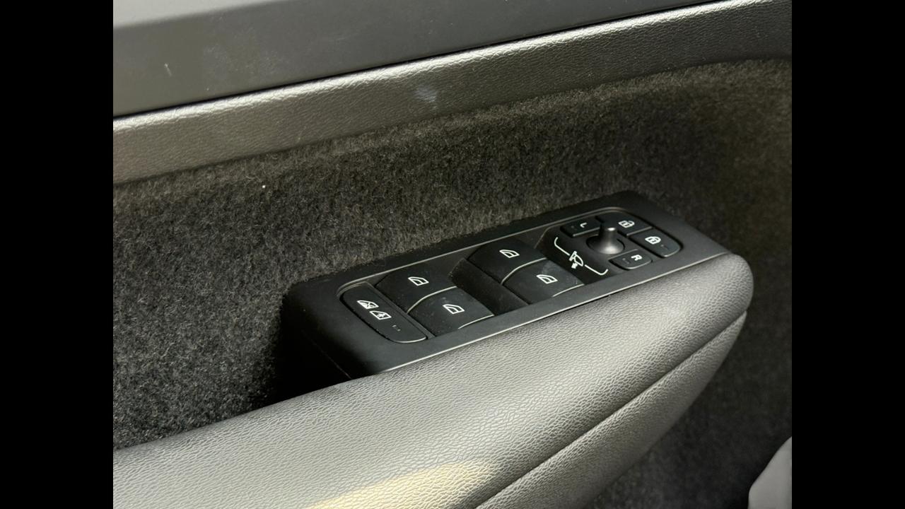 VOLVO XC40 2023 - XC40 2.0 b3 Core auto