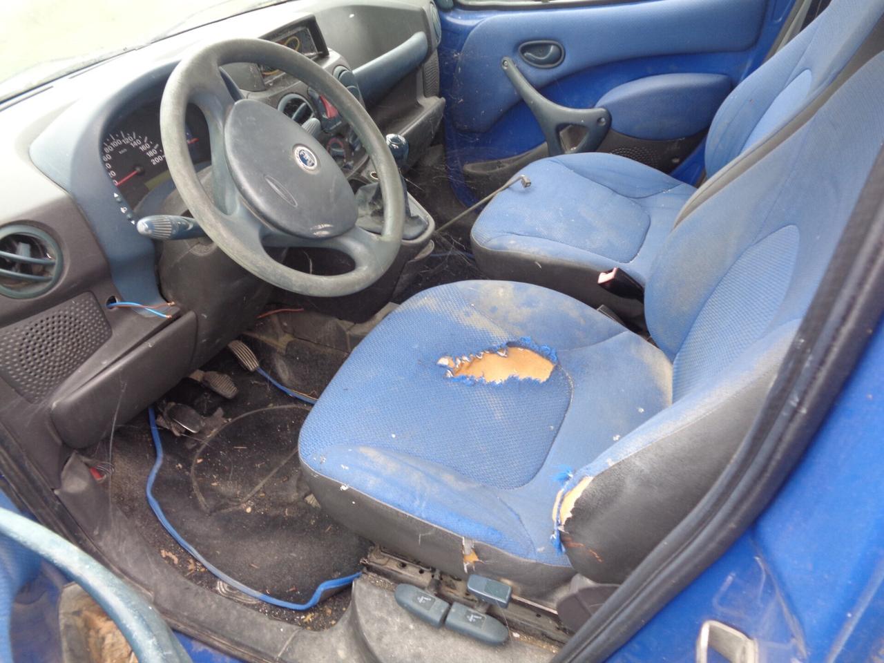 Opel Corsa 1.2i 16V cat 5 motore rotto