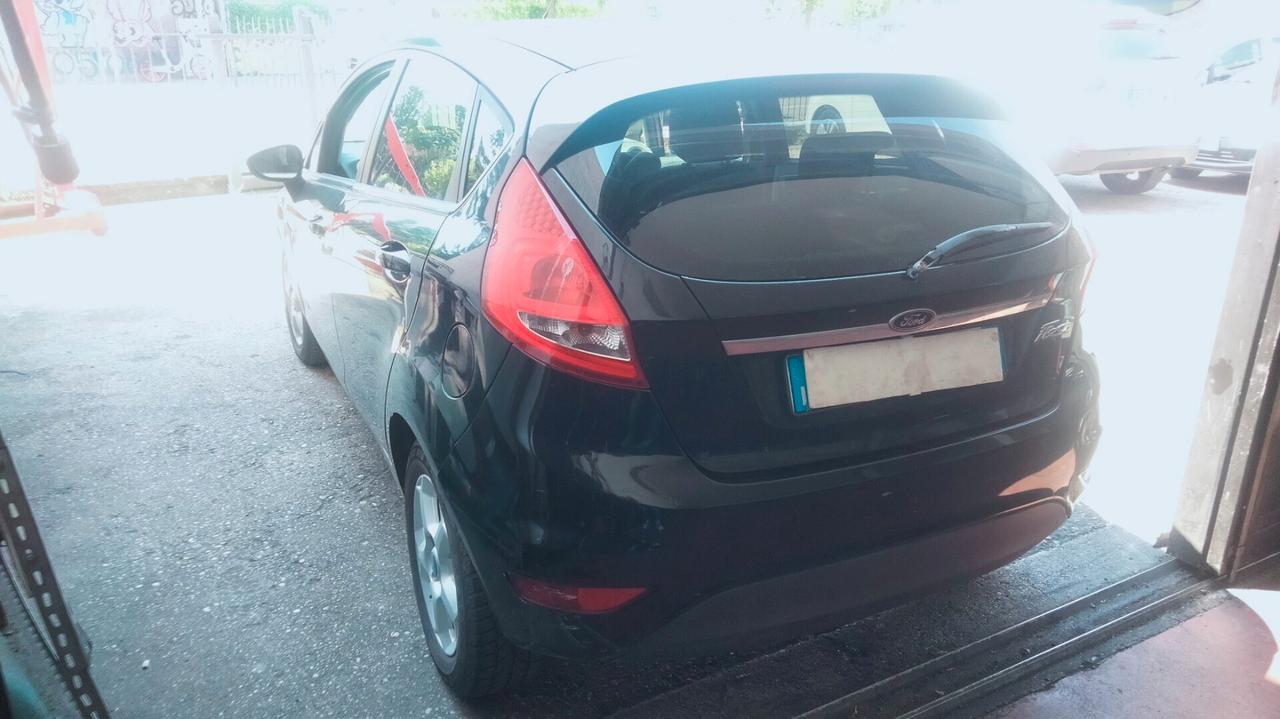 Ford Fiesta 1.4 5 porte Bz.- GPL Titanium