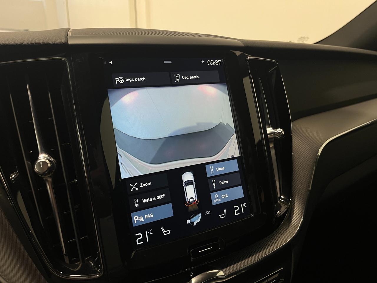 VOLVO XC60 2.0 D5 R-DESIGN AWD GEARTRONIC