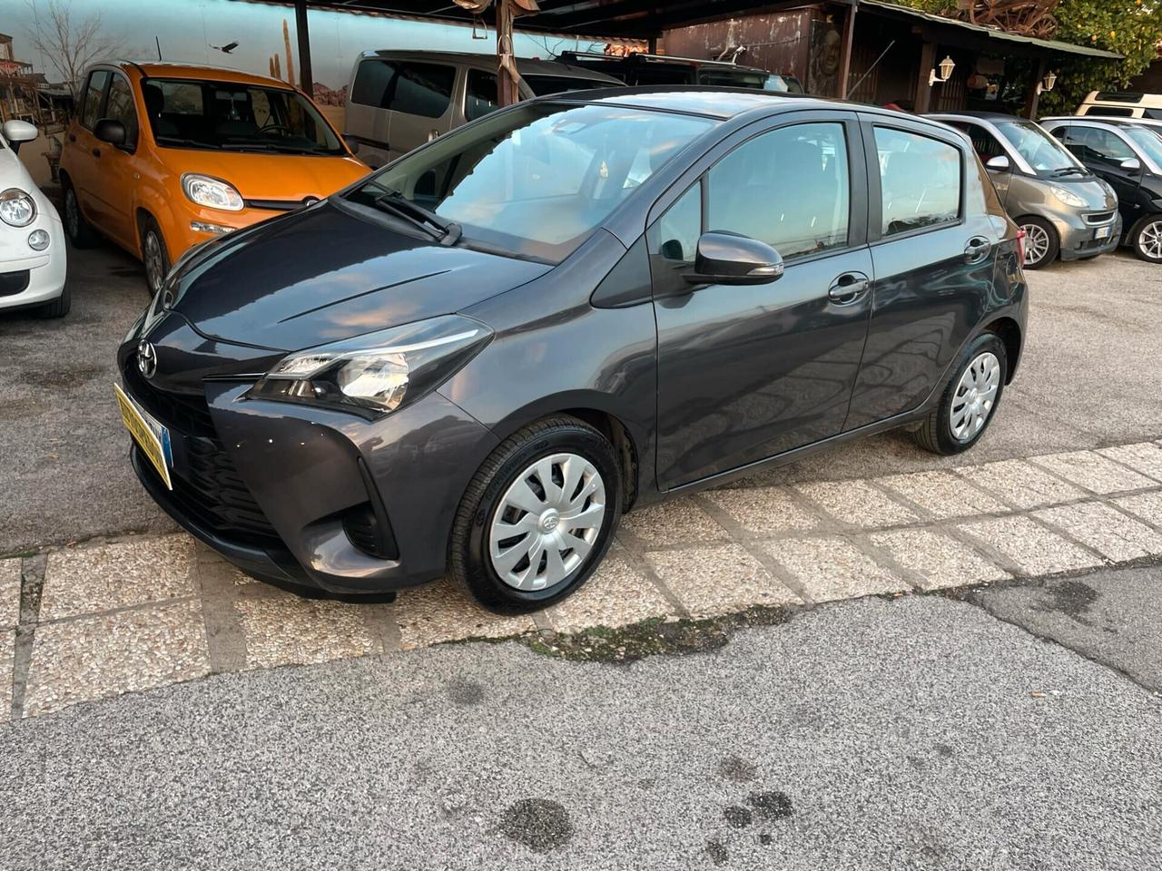 Toyota Yaris 1.0 5 porte Loung E6 NEOPATENTATI