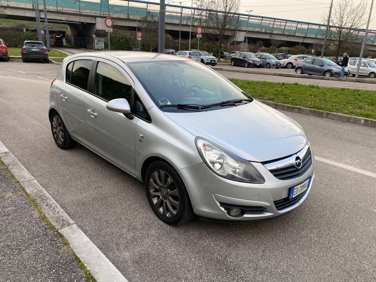 Opel Corsa 1.2 benzina GPL valido 2030