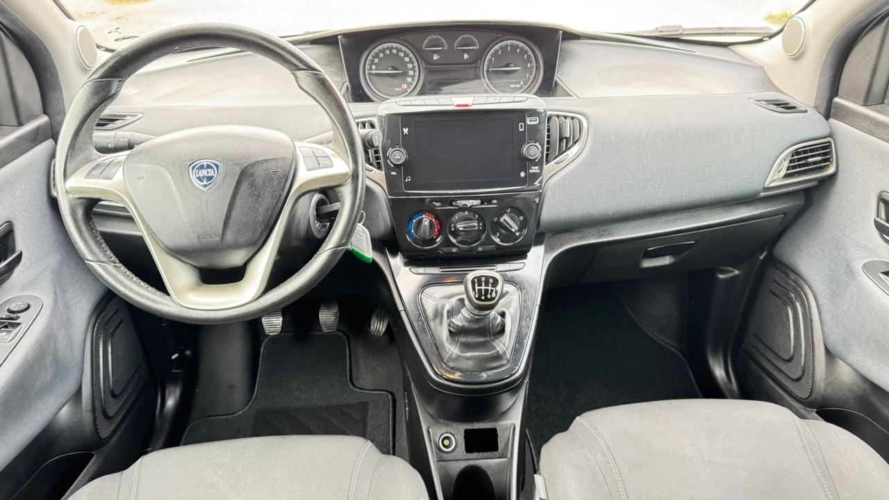 Lancia Ypsilon 1.0 FireFly 5 porte S&S Hybrid Ecochic Gold