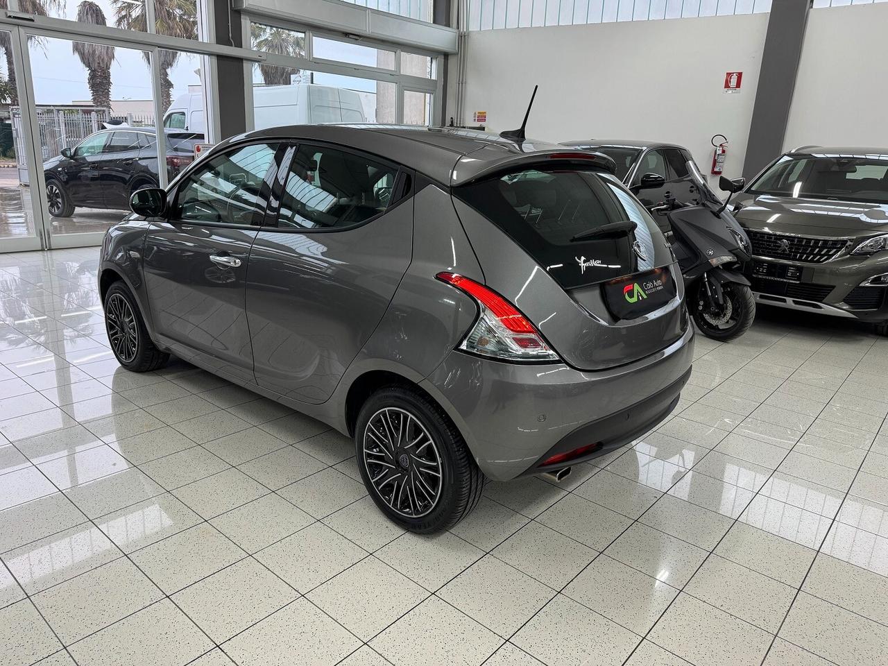 Ypsilon 1.0Hybrid Gold CAR PLAY PARI NUOVO!!!!!!!