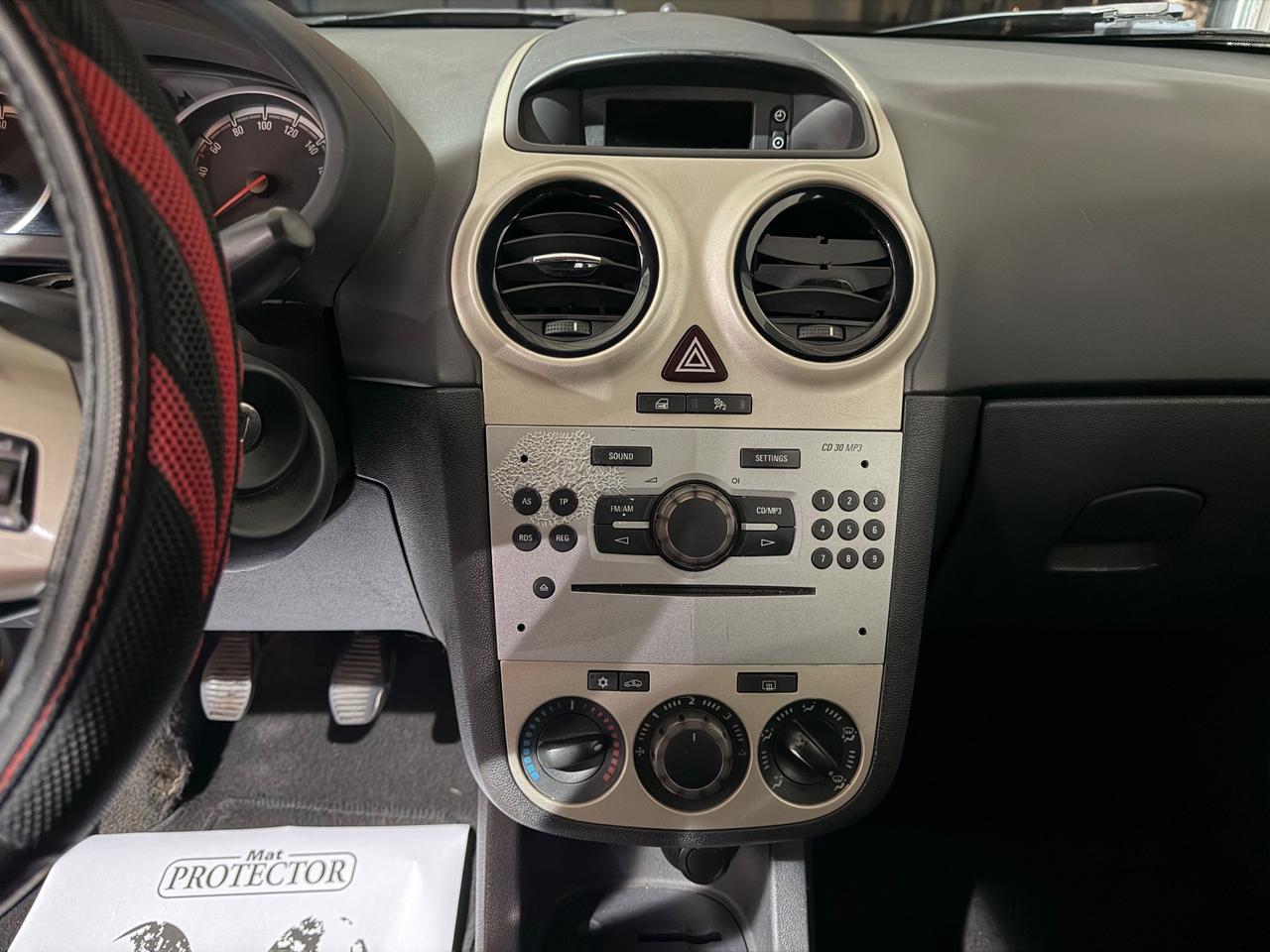 Opel Corsa 1.2 3 porte Club NEOPATENTATI