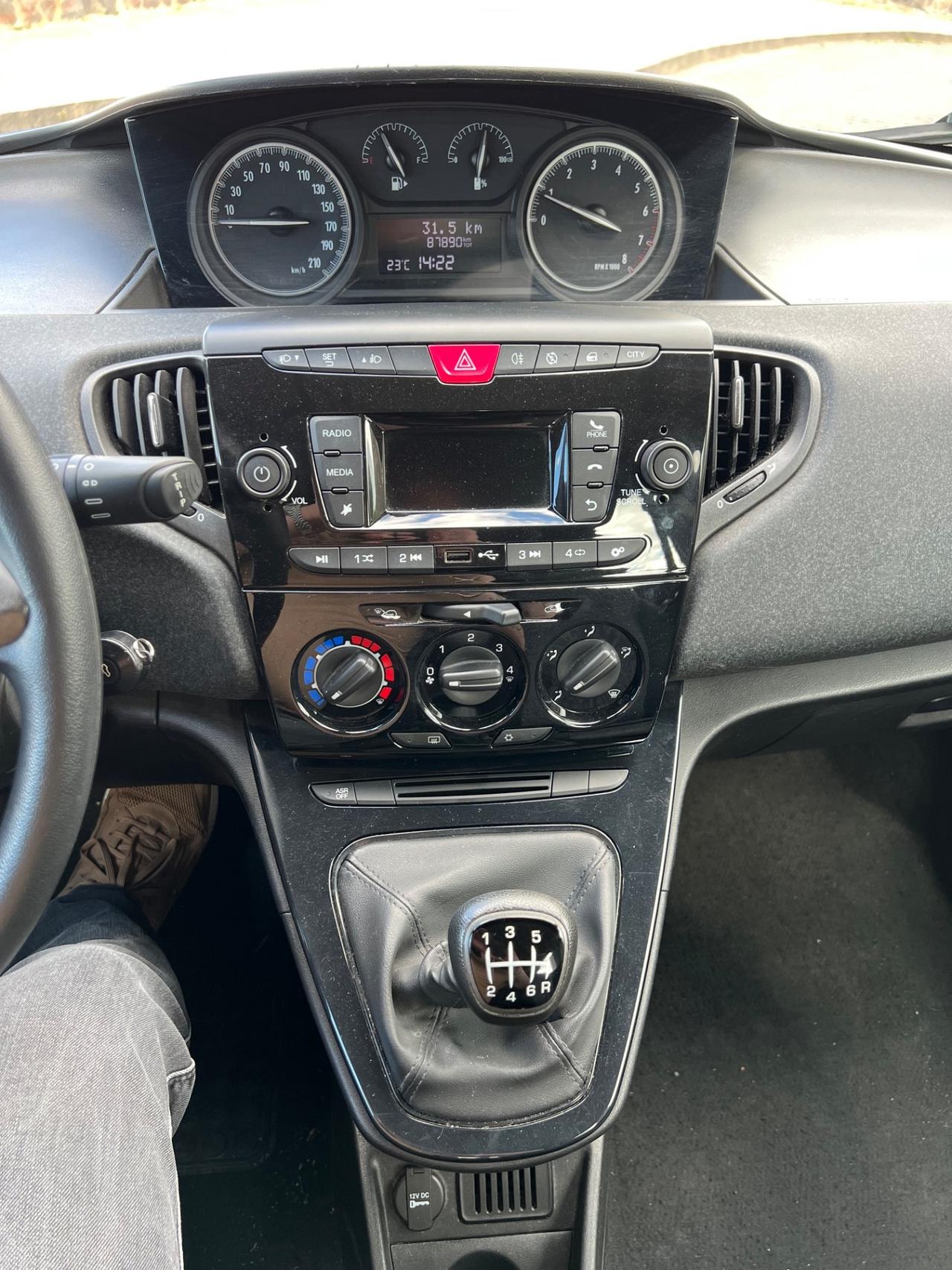 Lancia Ypsilon 1.0 FireFly 5 porte S&S Hybrid Silver Plus