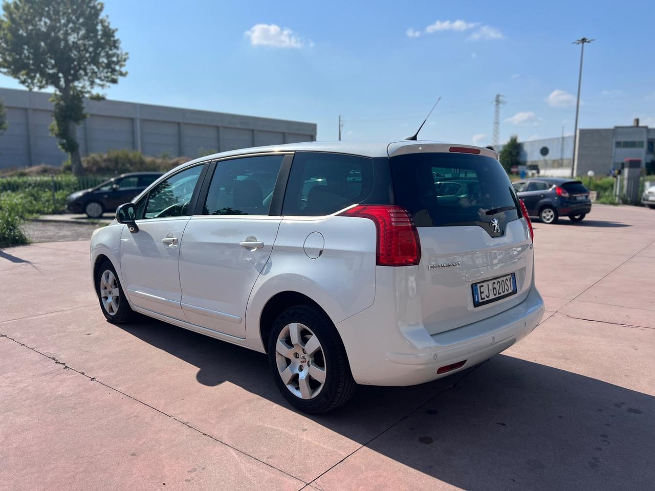 Peugeot 5008 1.6 e-HDi 112CV Stop&Start cambio robotizzato Active