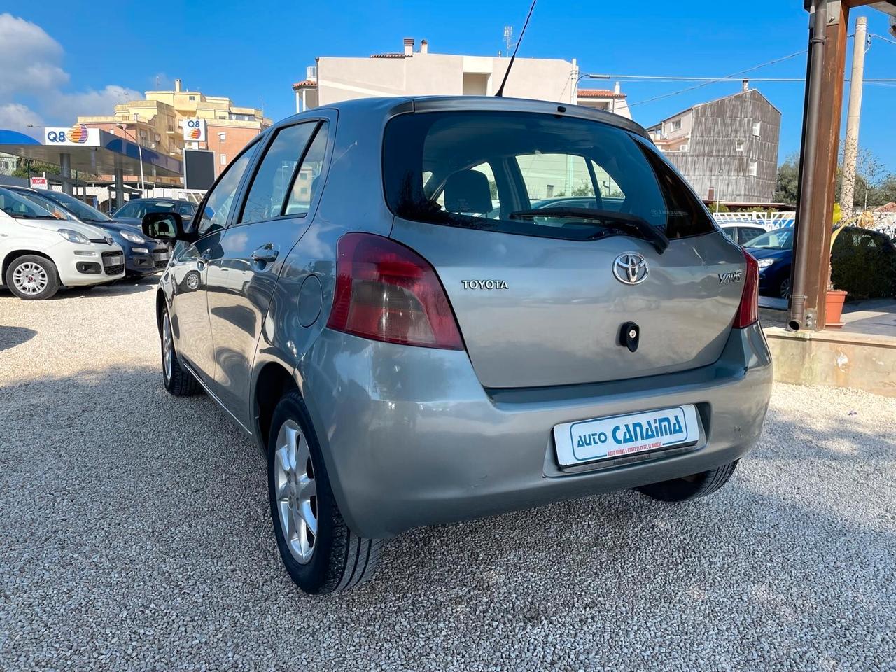 TOYOTA YARIS 1.0 B - 2006