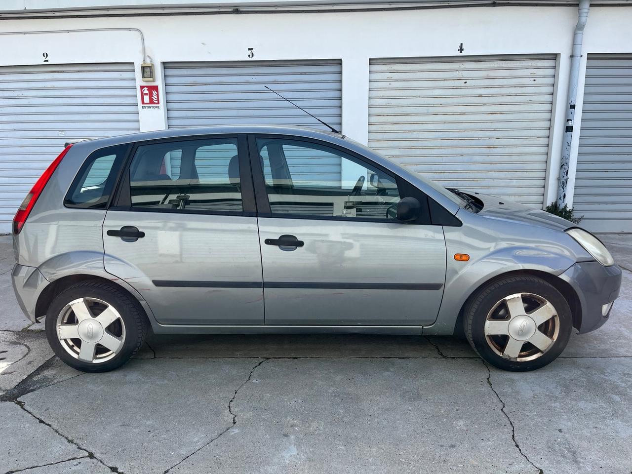 Ford Fiesta 1.4 16V 5p. Ghia