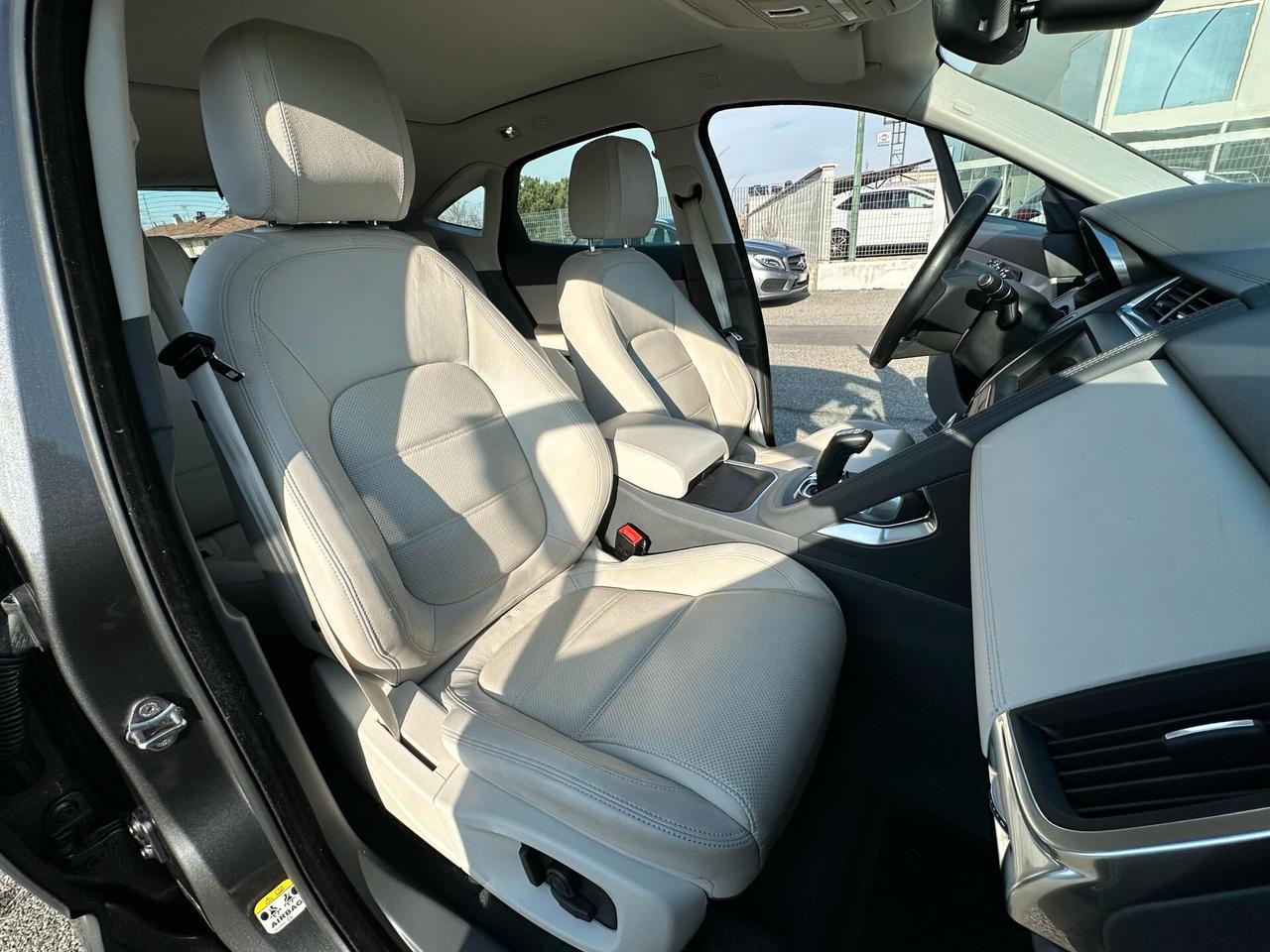 Jaguar E-Pace 2.0 AWD aut. R-Dynamic SE ** PROMO **