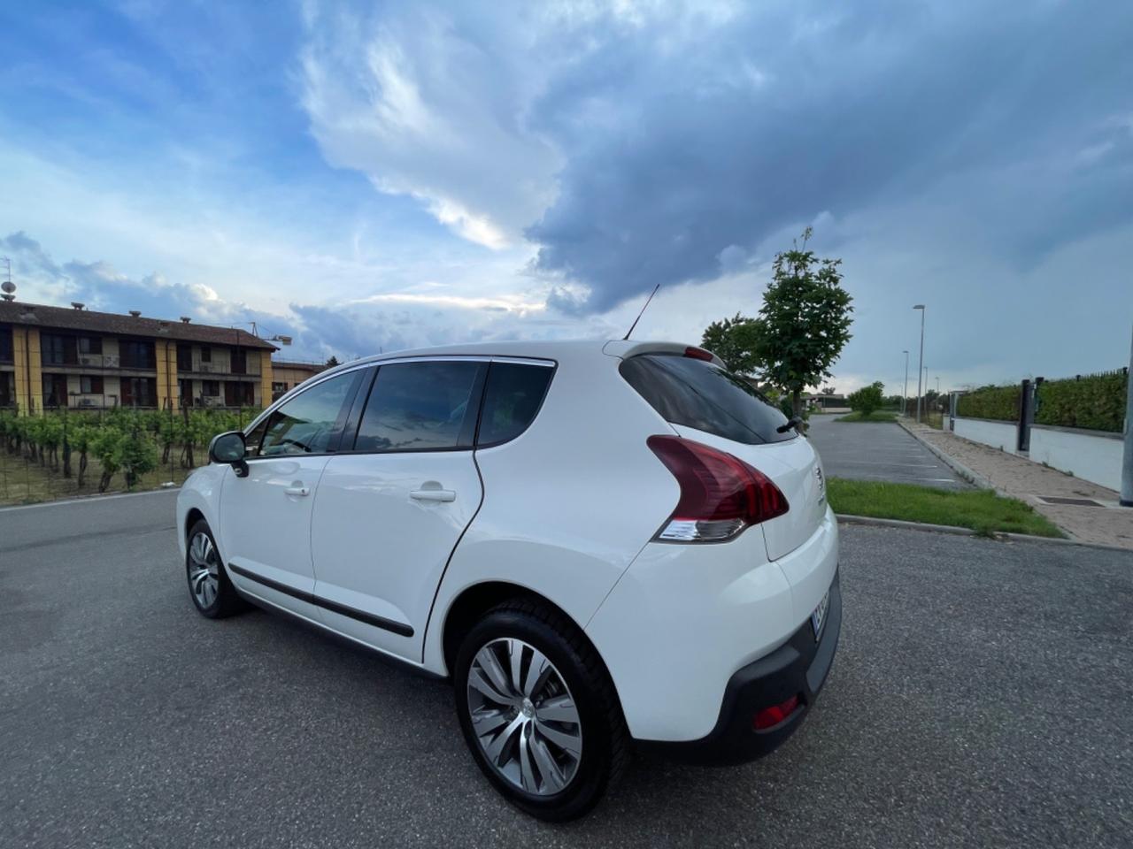 Peugeot 3008 1.6 HDi 115CV Access