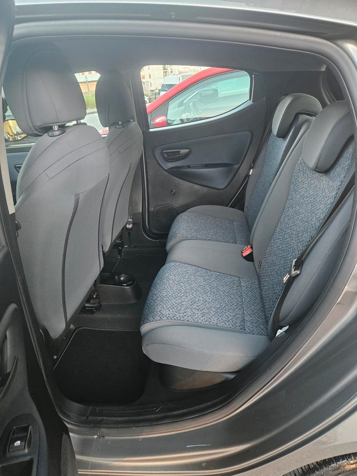 Lancia Ypsilon 1.0 Firefly Hybrid S&S GOLD 70CV