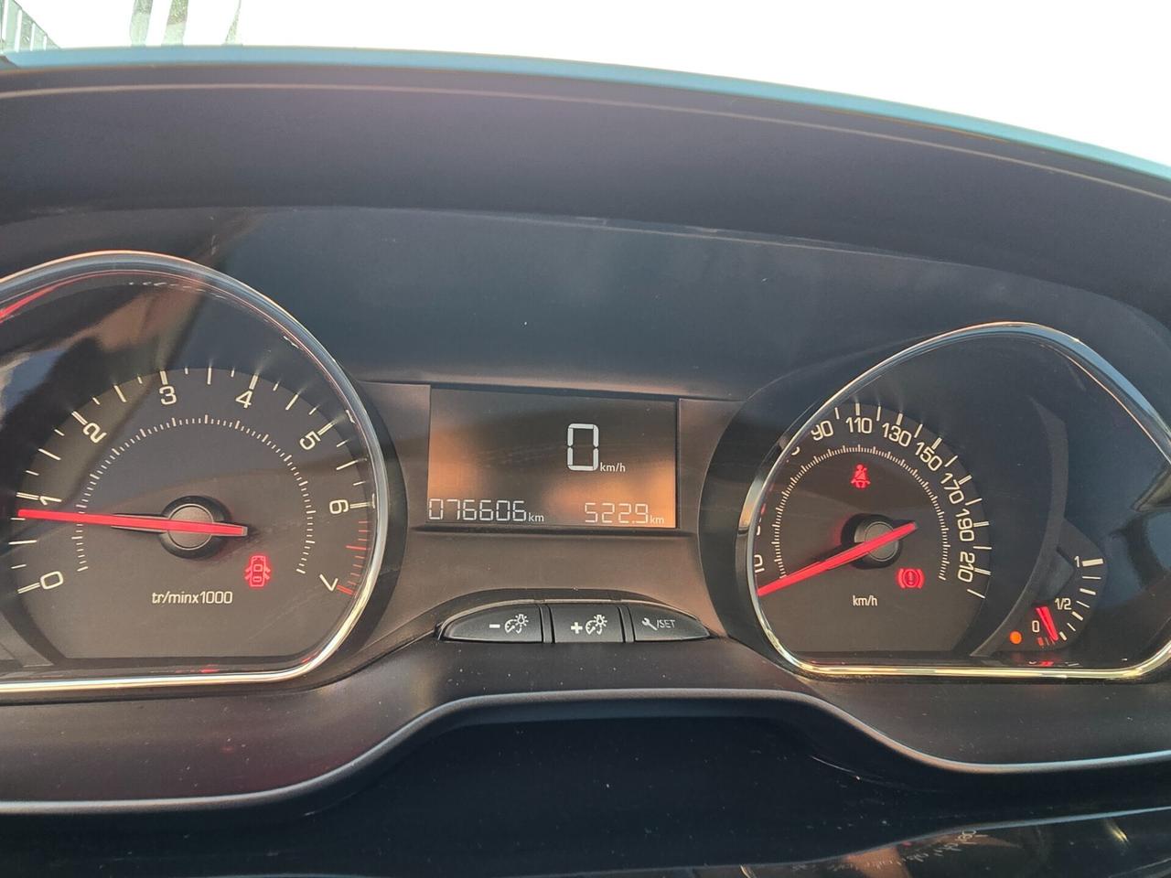 Peugeot 208 1.2 76304km PureTech 82 5 porte Allure