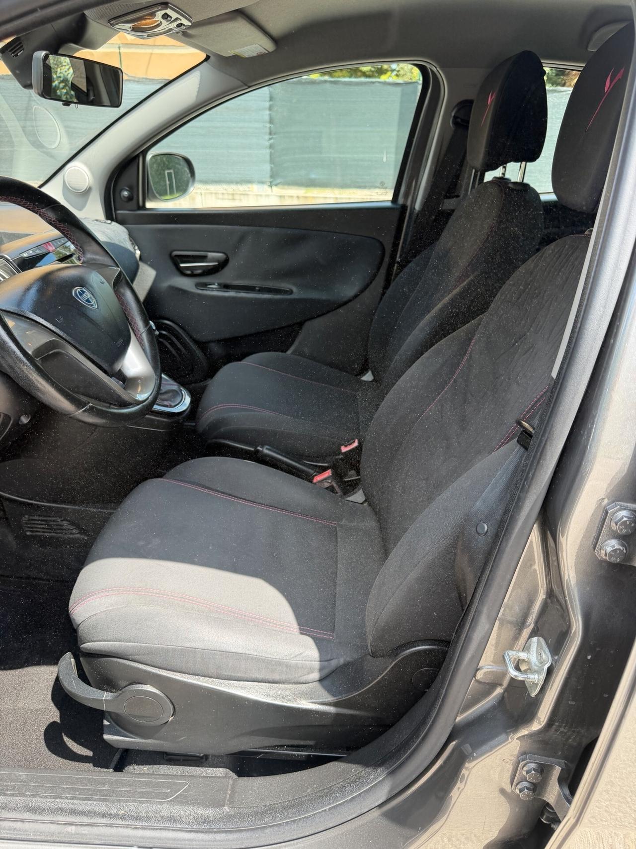 Lancia Ypsilon 1.2 69 CV 5 porte GPL Ecochic Silver