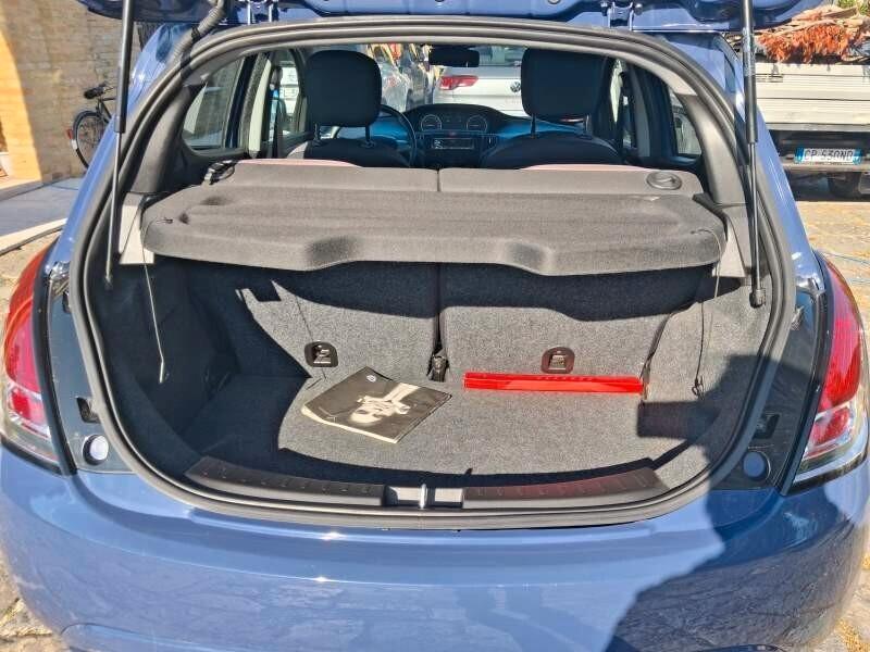 Lancia Ypsilon 0.9 TwinAir 85 CV 5 porte Metano Ecochic