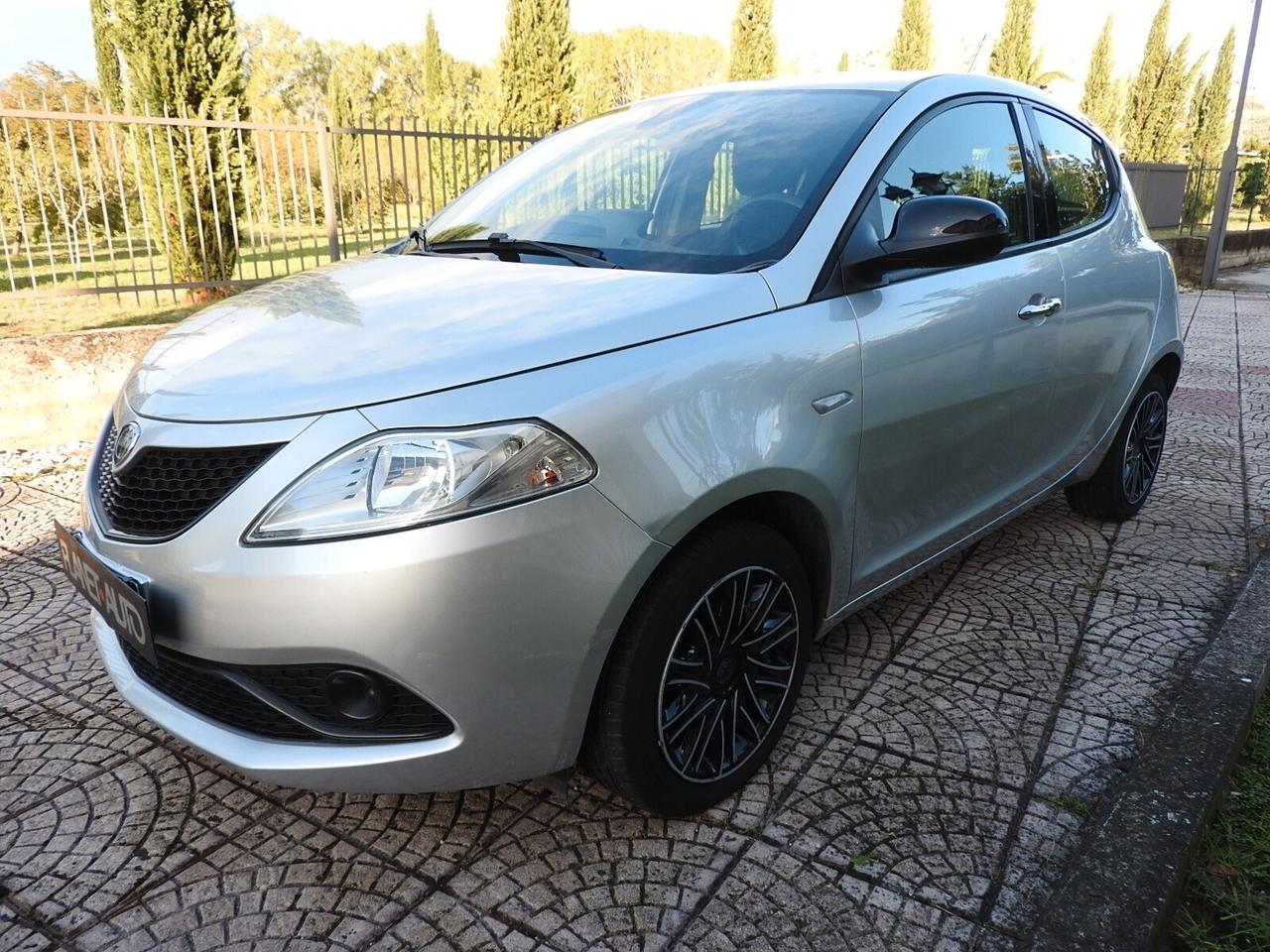 Lancia Ypsilon 1.2 69 CV 5 porte Gold NEOPATENTATI