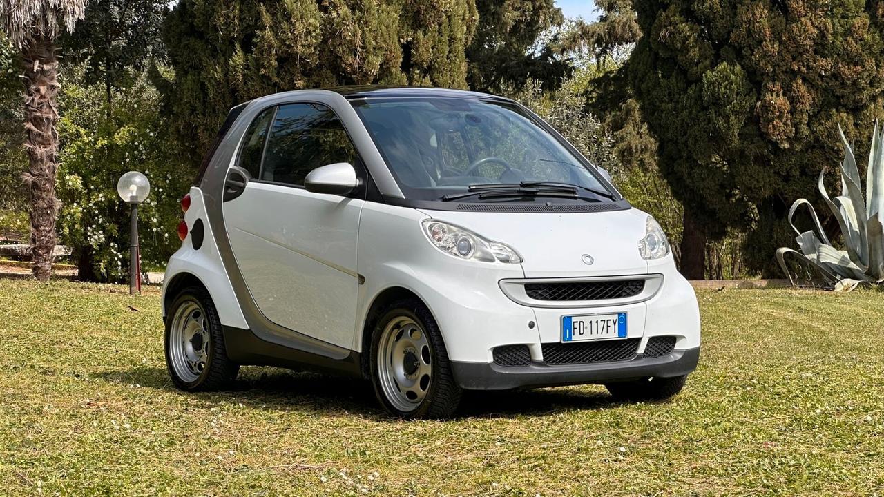 Smart ForTwo 1000 45 kW MHD coupé pure 2011 LEGGI TESTO