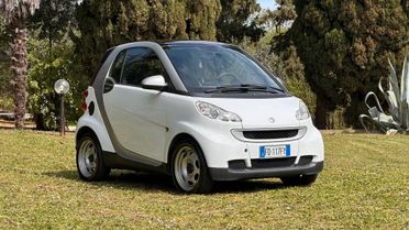 Smart ForTwo 1000 45 kW MHD coupé pure 2011 LEGGI TESTO