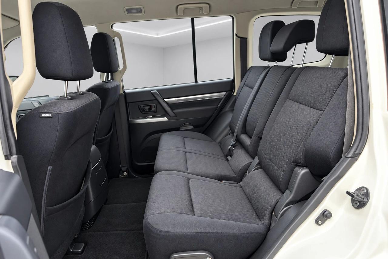 Mitsubishi Pajero 3.2 5p. 7 POSTI - GANCIO