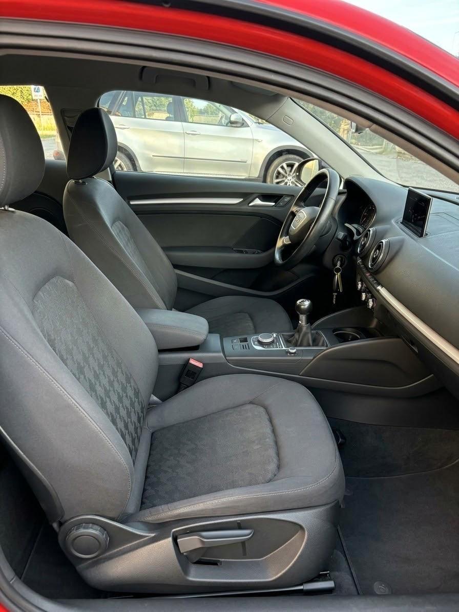 Audi A3 1.6 TDI 105 cv Neopatentati
