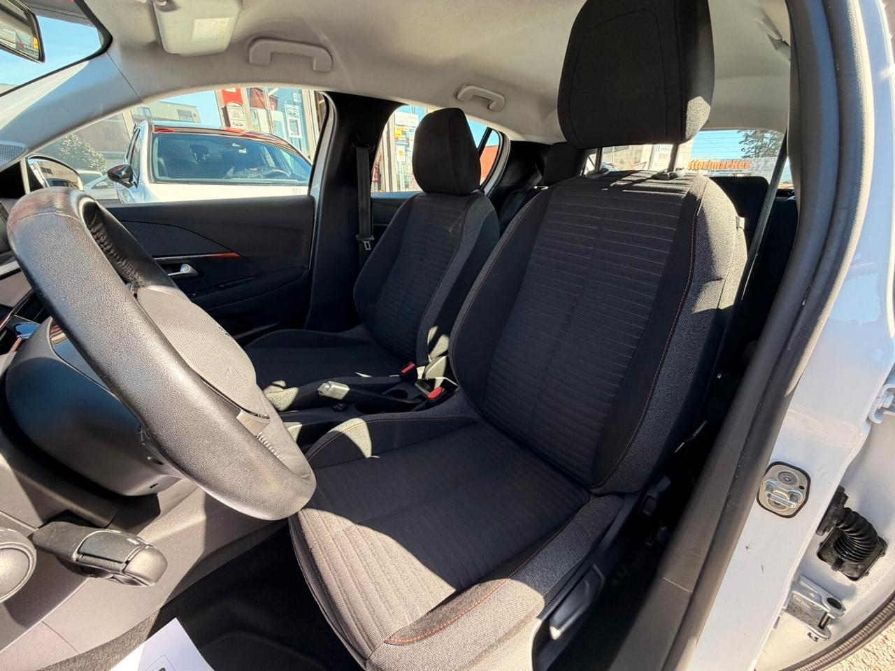 Peugeot 208 Neopatentati