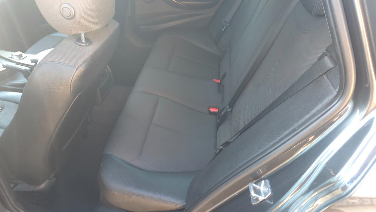 Bmw serie 3 - 318d - Led Navi Automatic