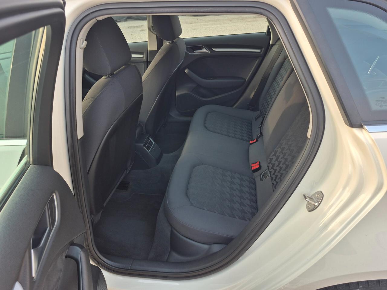 Audi A3 SPB 1.6 TDI diesel Attraction