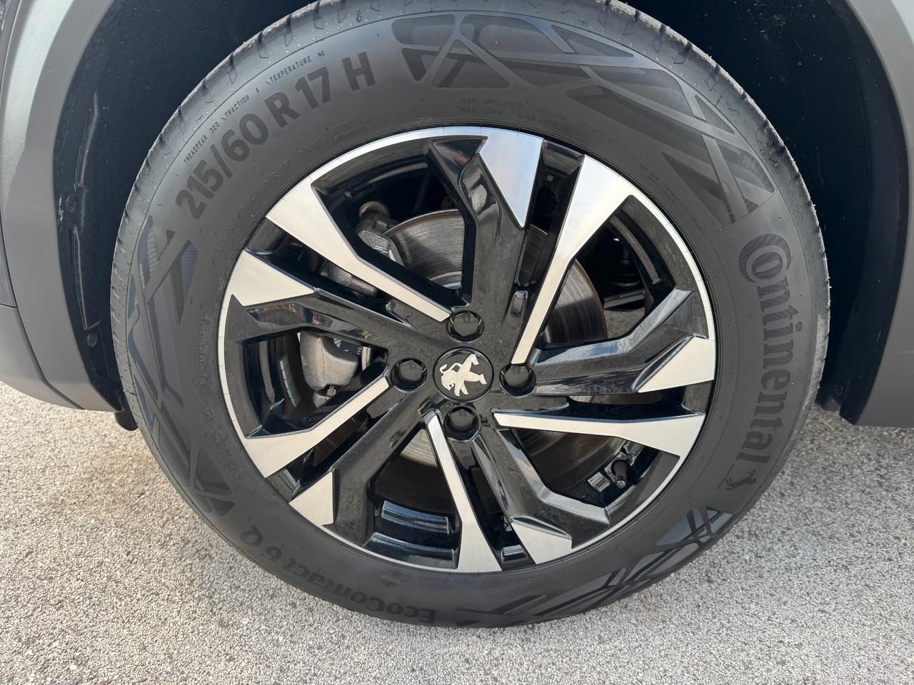 Peugeot 2008 motore elettrico 136 CV Allure