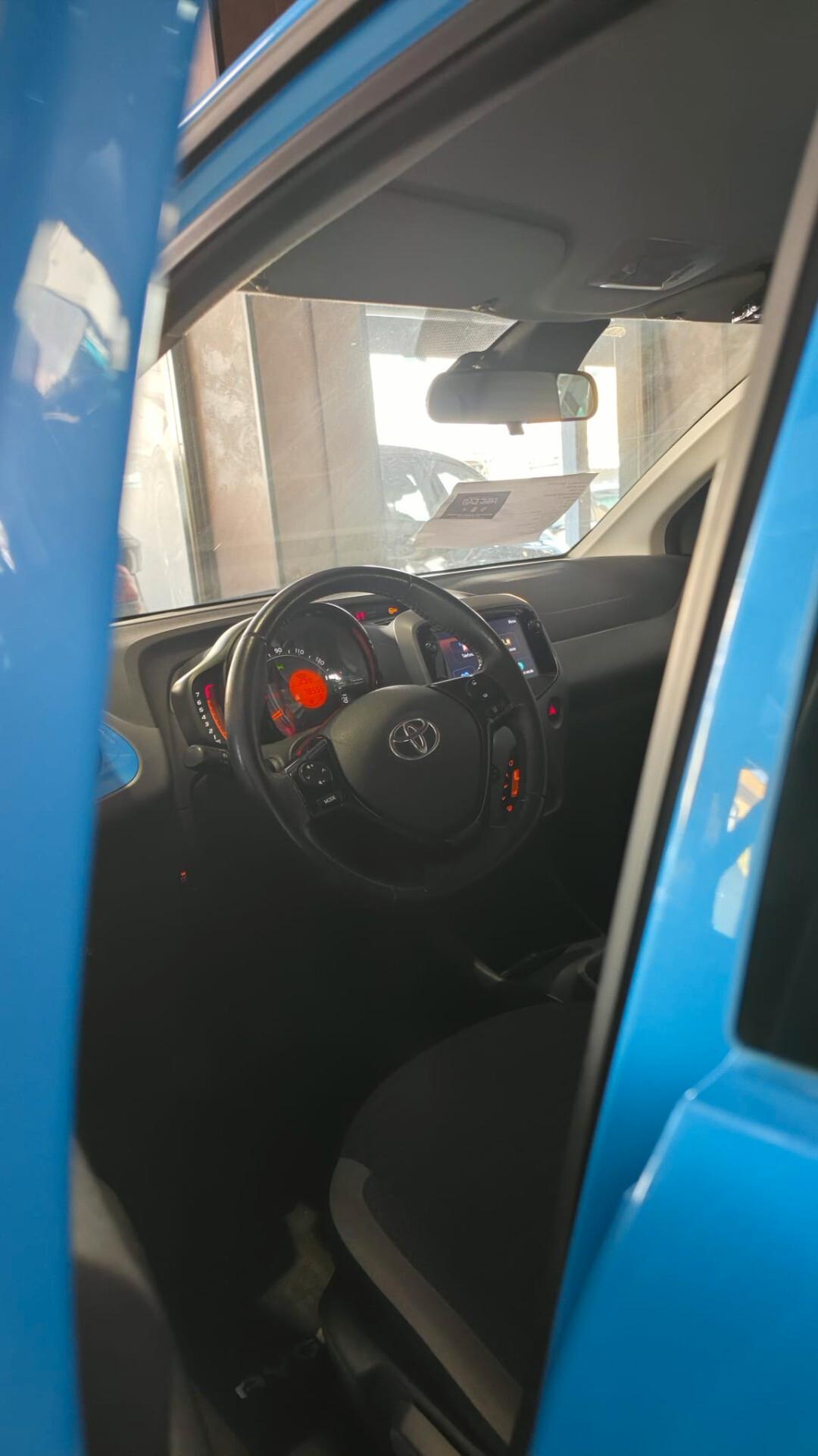 Toyota Aygo Connect 1.0 VVT-i 72 CV 5 porte x-clusiv